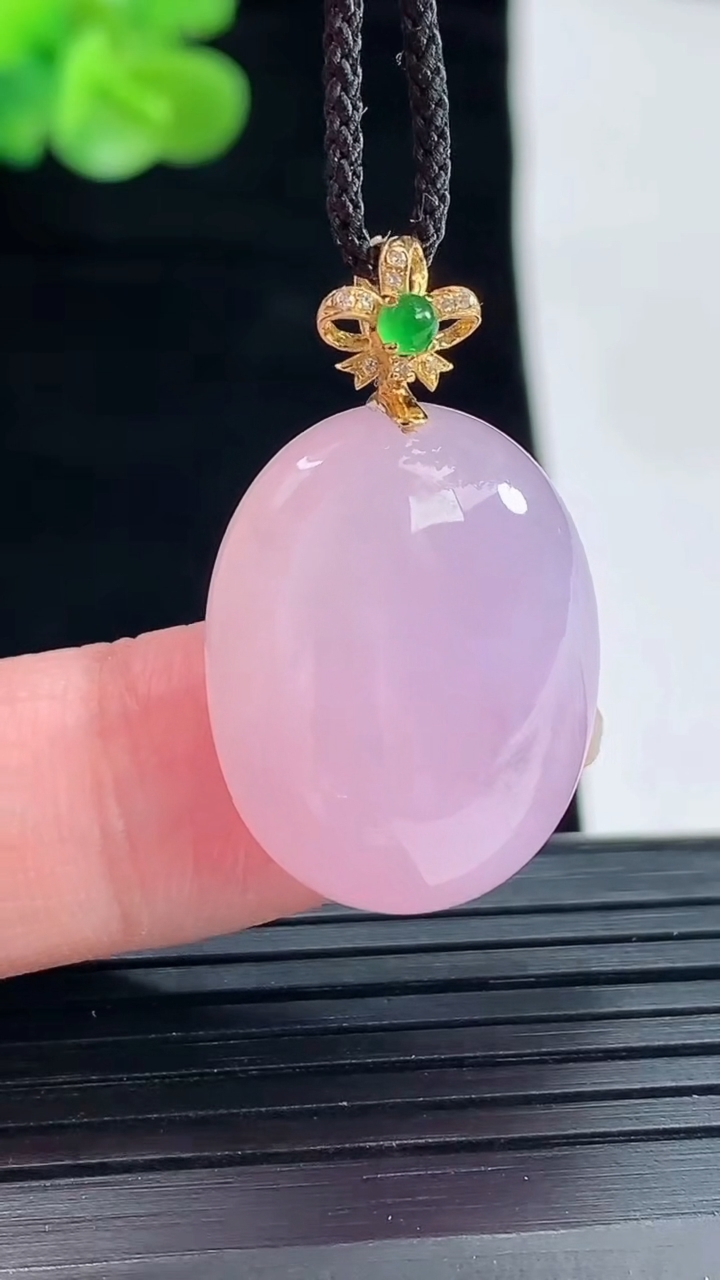 天然A货翡翠18k金紫罗兰蛋面吊坠，尺寸22-18-8.5重量:6.53g
4月29日