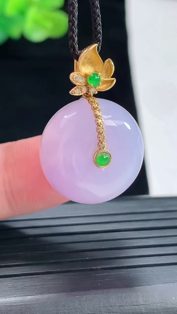 天然A货翡翠18k金紫罗兰路路通吊坠，尺寸19-11.5重量:10.07g
4月29日