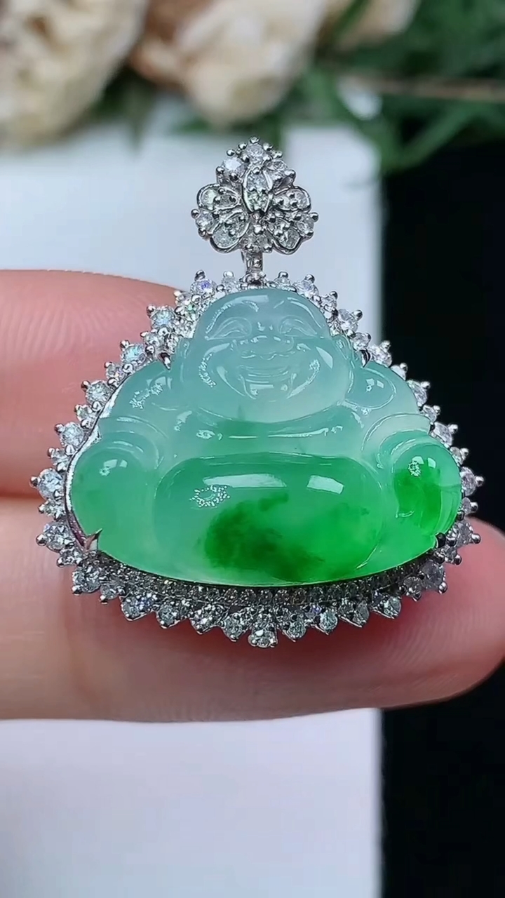 天然A货翡翠佛公吊坠，尺寸27.3-23.8-11.4，裸石14.9-19.5，重量:5.54g
4