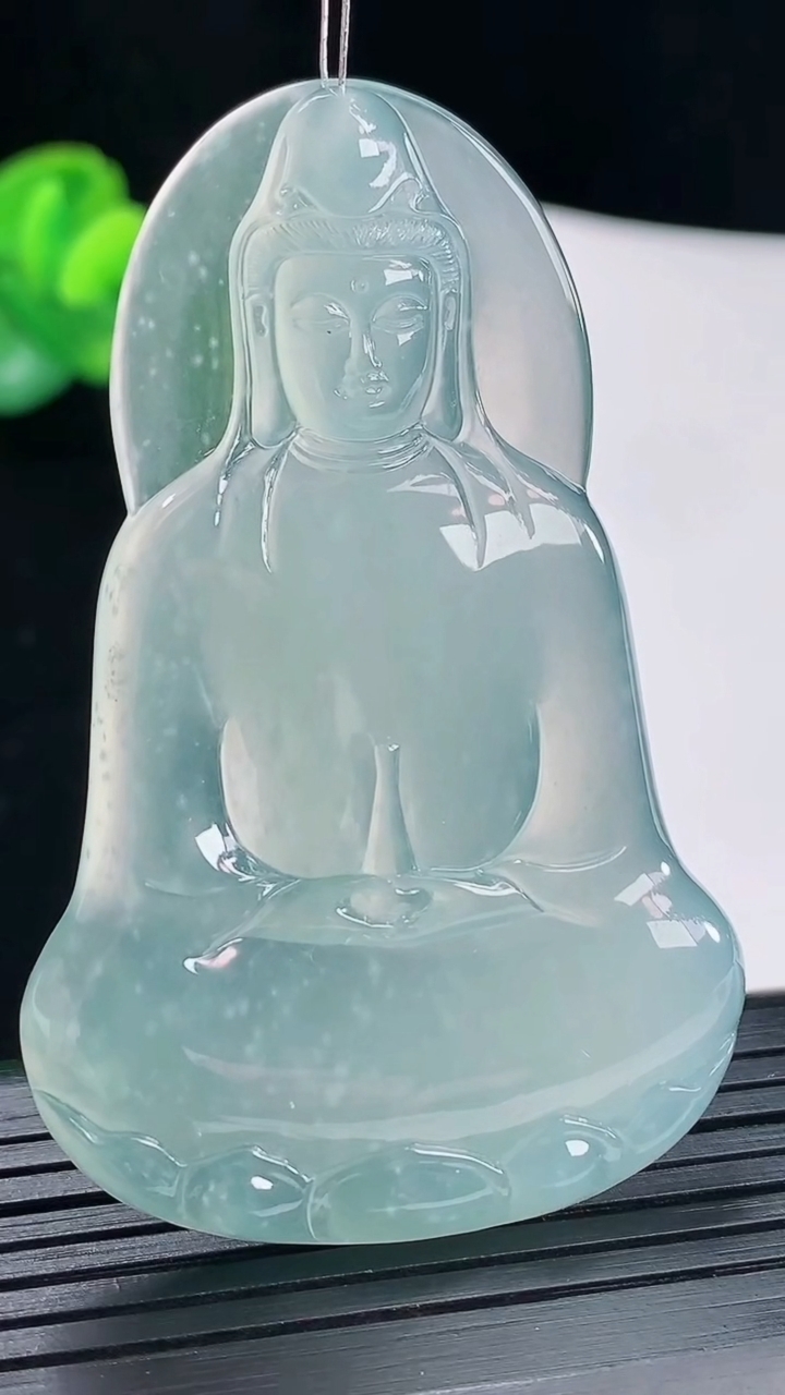 天然A货翡翠素衣观音吊坠，尺寸62-39.5-5.2重量:24.00g
4月29日