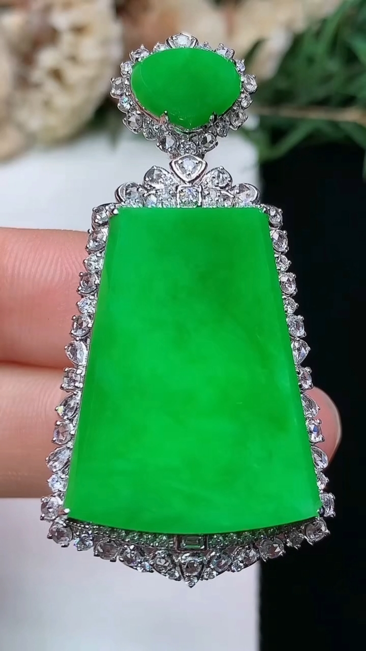 天然A货翡翠无事牌吊坠，尺寸47.7-24.4-10.5，裸石26.3-19.8，重量:11.73g