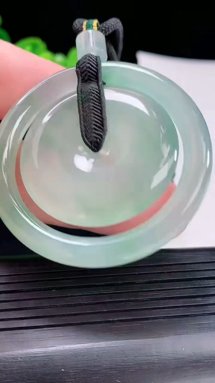 天然A货翡翠子母平安扣吊坠，尺寸49.6-6重量:34.36g
4月29日