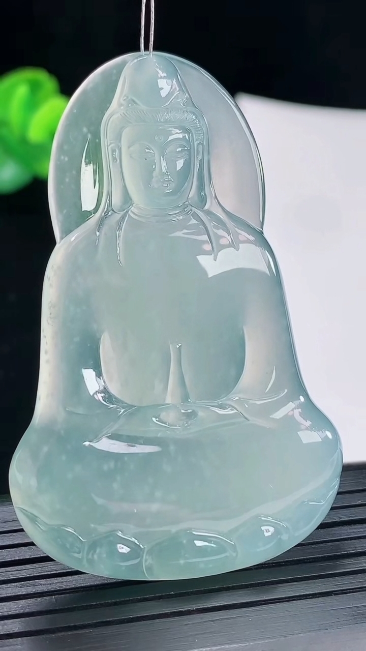 天然A货翡翠素衣观音吊坠，尺寸62-39.5-5.2重量:24.00g
4月29日