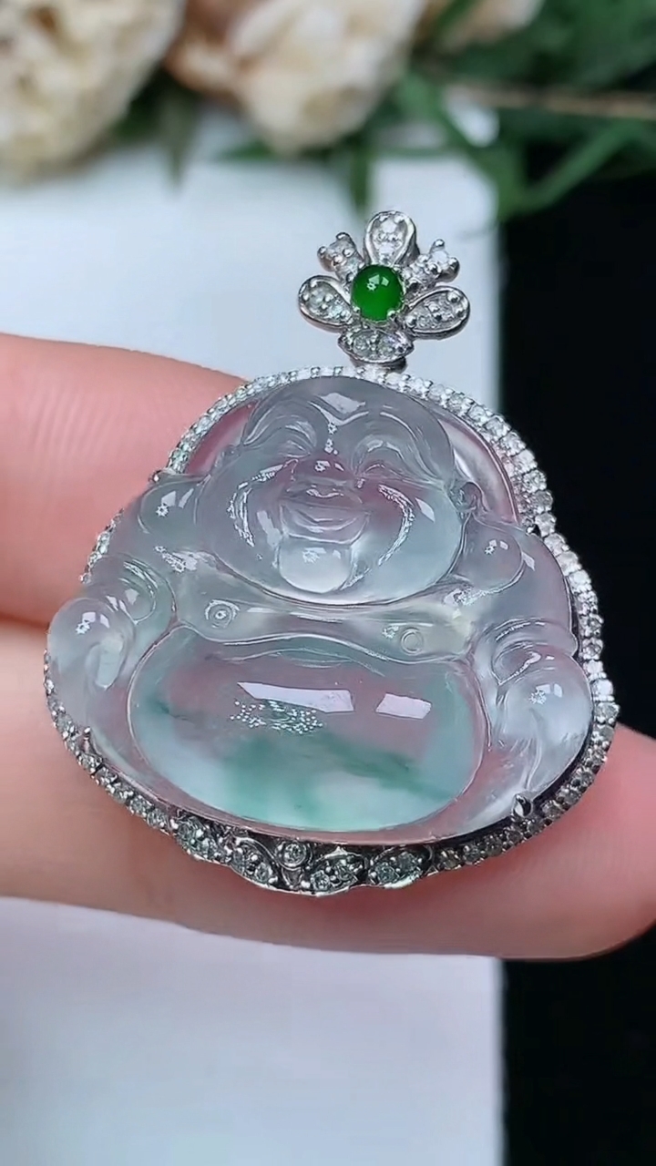 天然A货翡翠飘花佛公吊坠，尺寸30.5-24.9-10.3，裸石18.8-22.8，重量:6.32g
4月29日