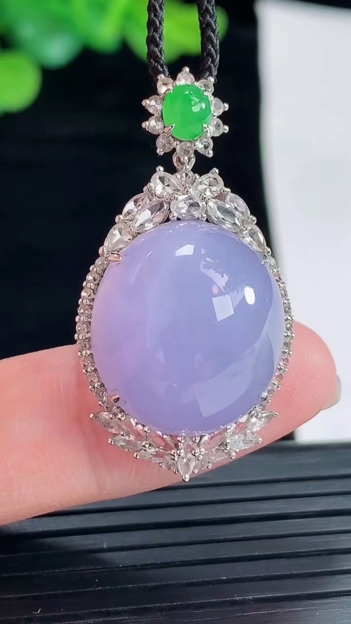 天然A货翡翠种紫罗兰蛋面吊坠，尺寸37-19-12，裸石18-16.5重量:7.21g
4月29日