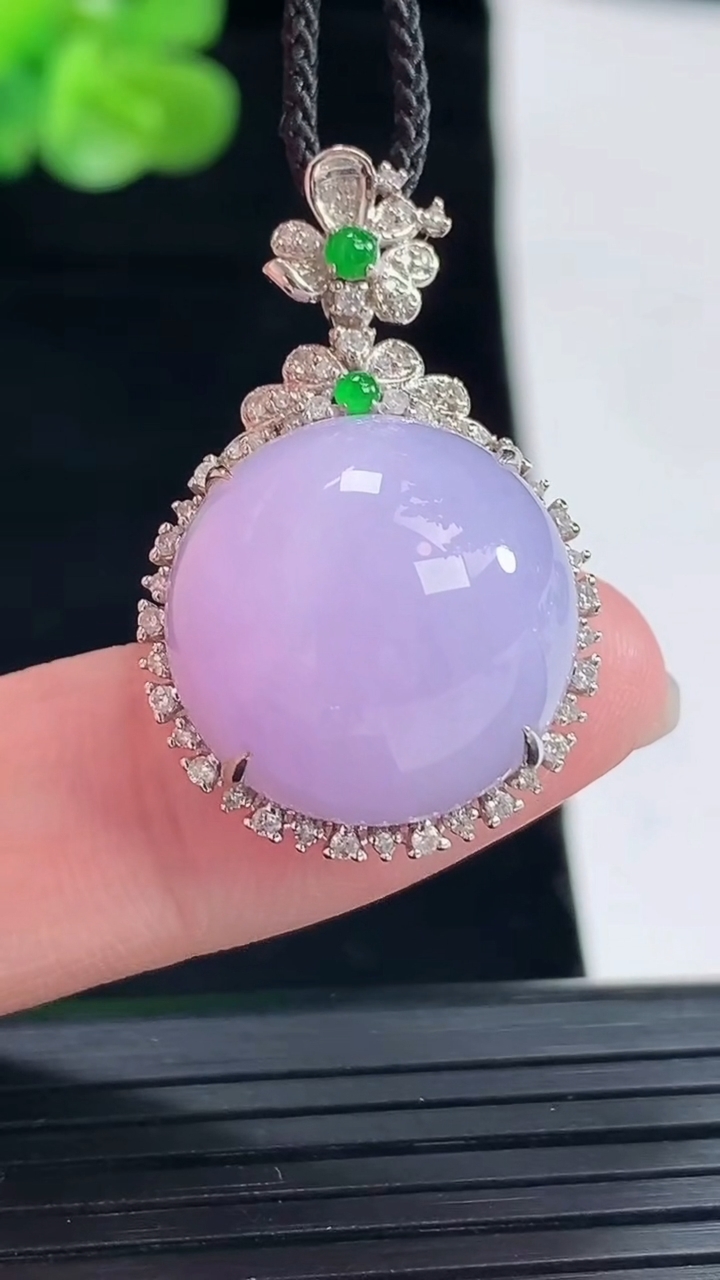 天然A货翡翠18k金紫罗兰蛋面吊坠，尺寸30.6-20-15，裸石18重量:8.32g
4月29日