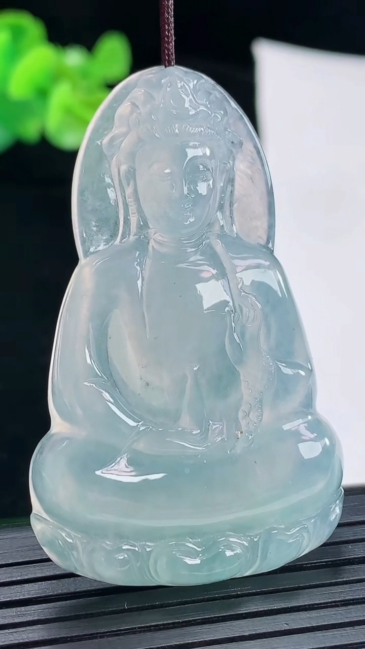 天然A货翡翠素衣观音吊坠，尺寸53-32.6-5.8重量:17.08g
4月29日