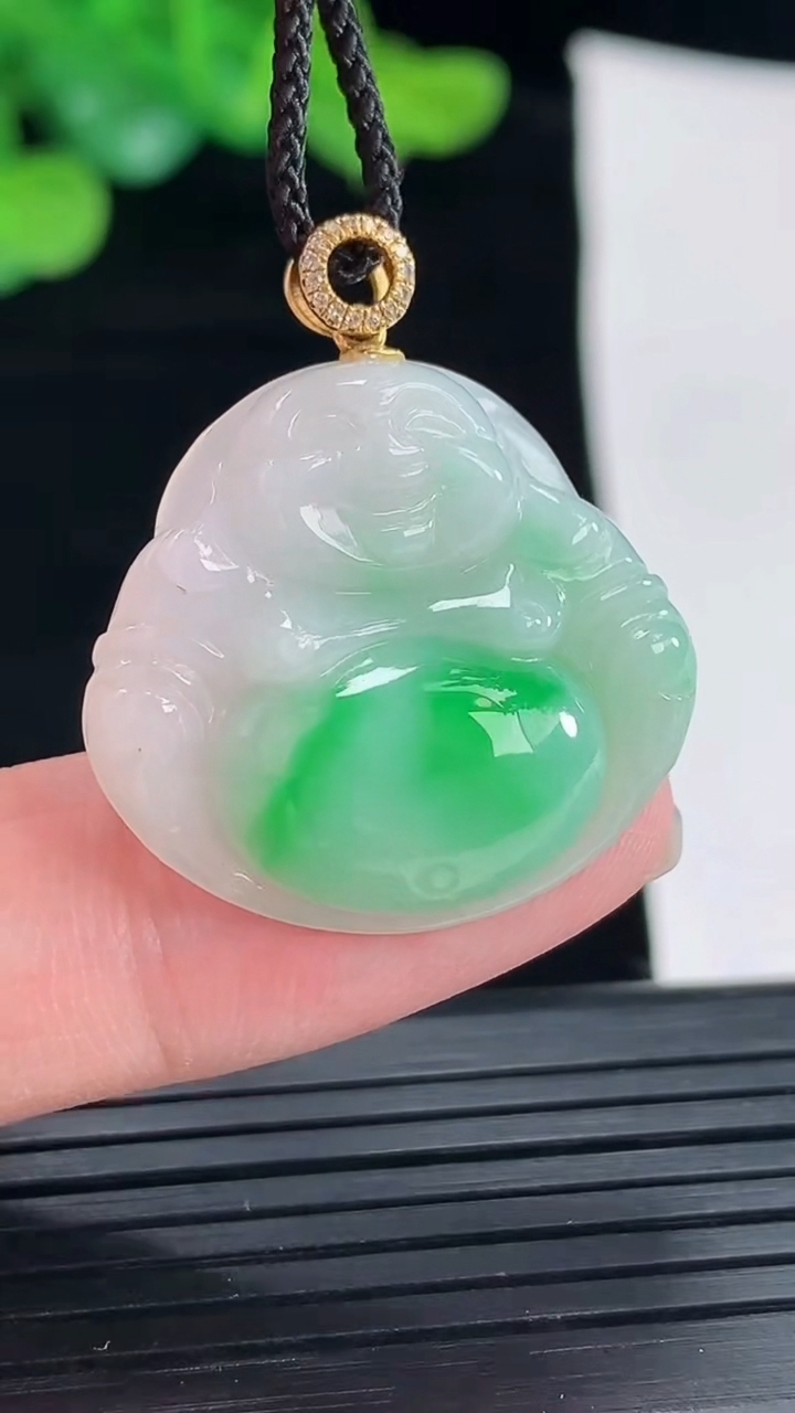 天然A货翡翠佛公吊坠，尺寸24-26-5.5重量:5.67g
4月29日