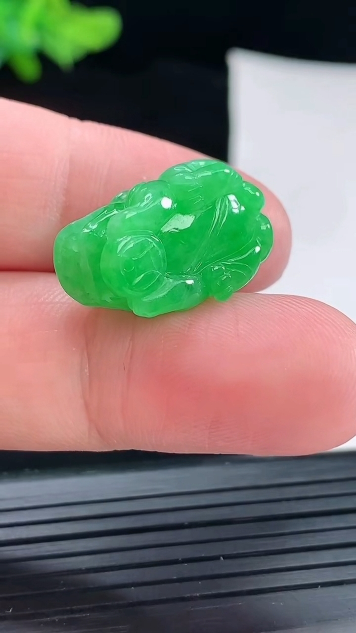 天然A货翡翠貔貅吊坠，尺寸21-14-11重量:5.80g
4月29日