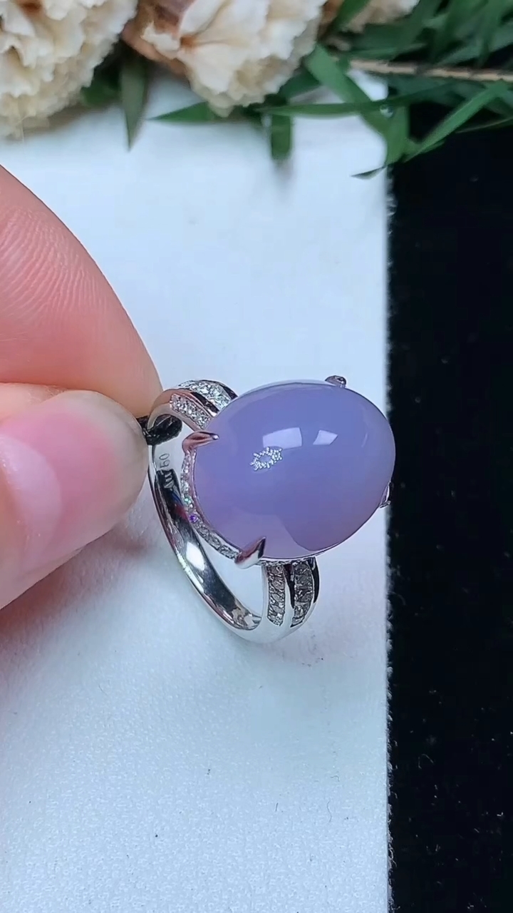 天然A货翡翠k金紫罗兰蛋面戒指，尺寸17.3-14.8-12，重量:6.31g2026年4月29日
