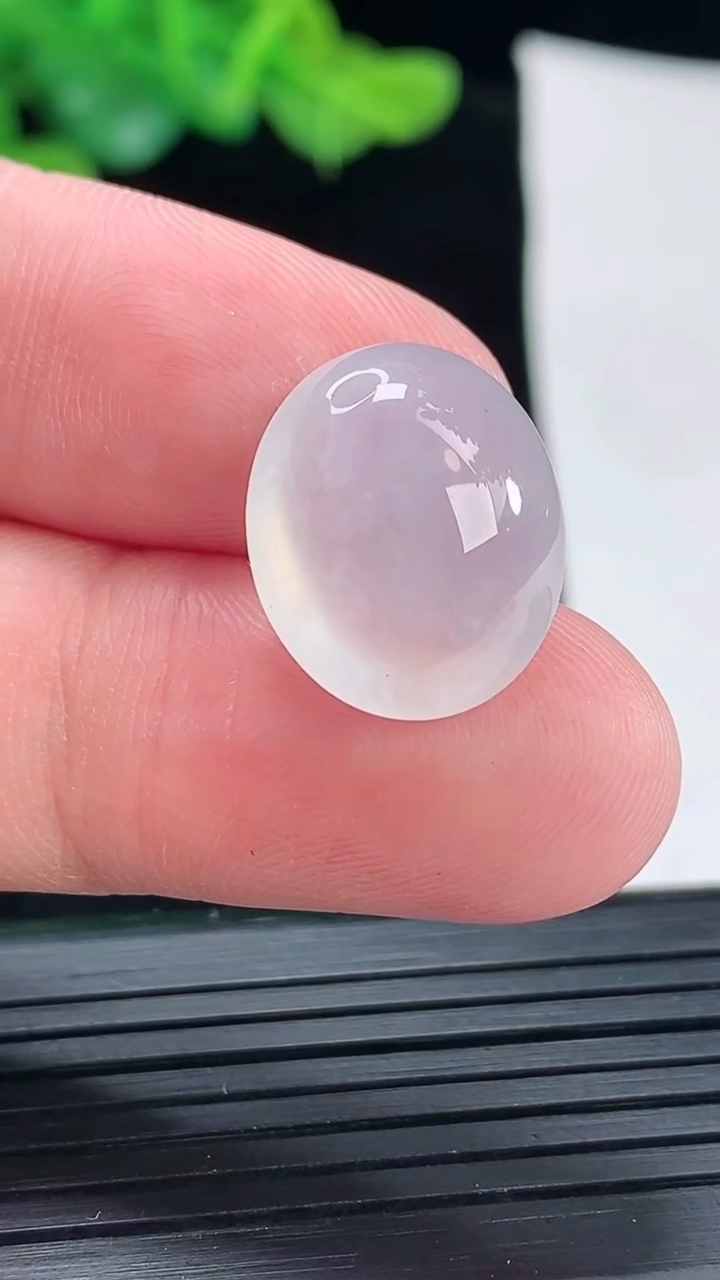 天然A货翡翠蛋面镶嵌件，尺寸17-14-7重量:2.72g
4月29日