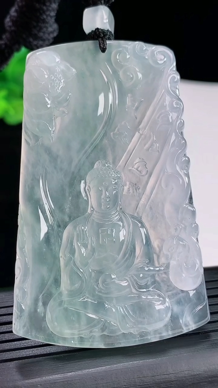 天然A货翡翠种飘花阿弥陀佛吊坠，尺寸68-43-6.2重量:42.21g
4月29日