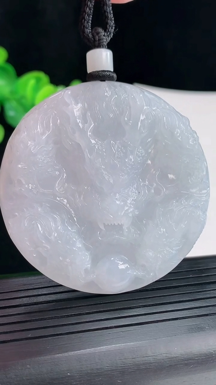 天然A货翡翠紫罗兰九龙至尊 龙牌吊坠，尺寸55-10.6重量:64.15g
4月29日