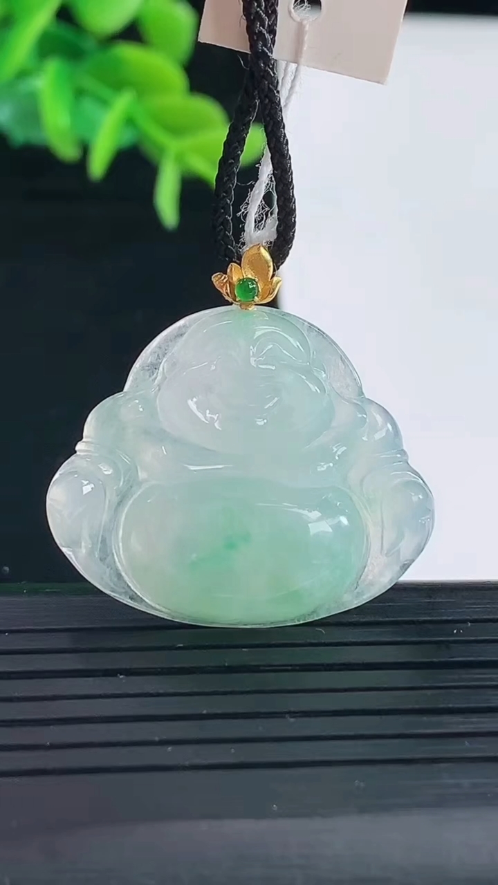 天然A货翡翠佛公吊坠尺寸29.2-30-5.4重量:6.22g
4月30日