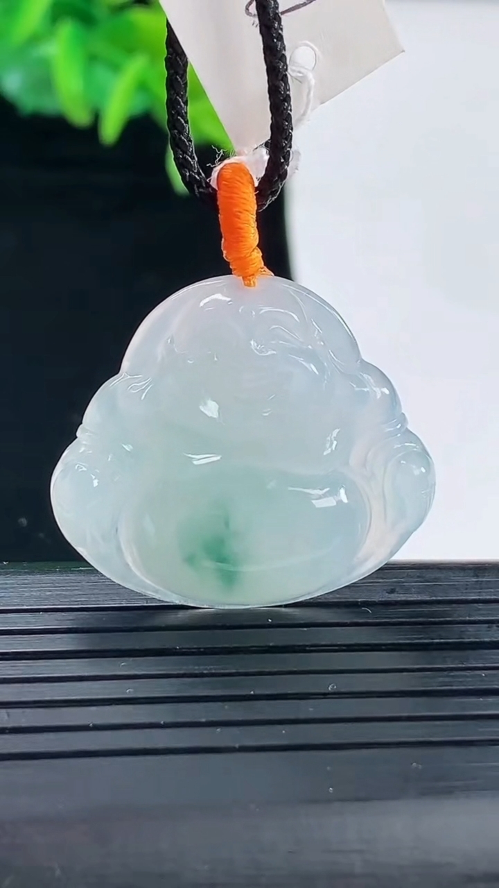 天然A货翡翠飘花佛公吊坠尺寸25-28.2-5.6重量:5.98g
4月30日