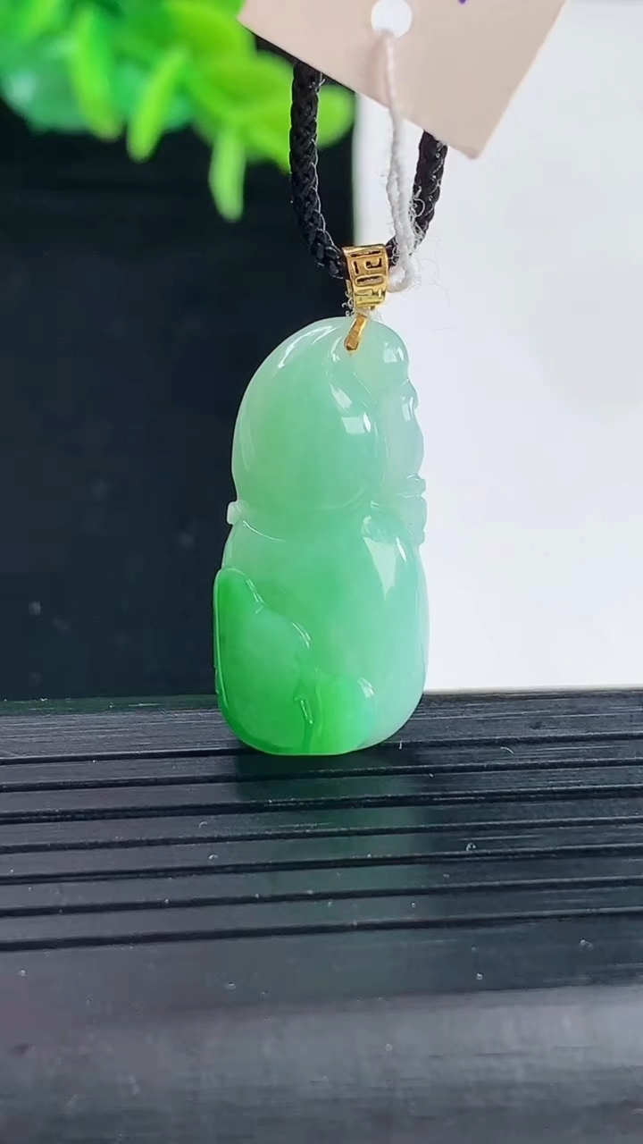 天然A货翡翠葫芦吊坠尺寸25.1-12.2-6.6重量:4.04g
4月30日