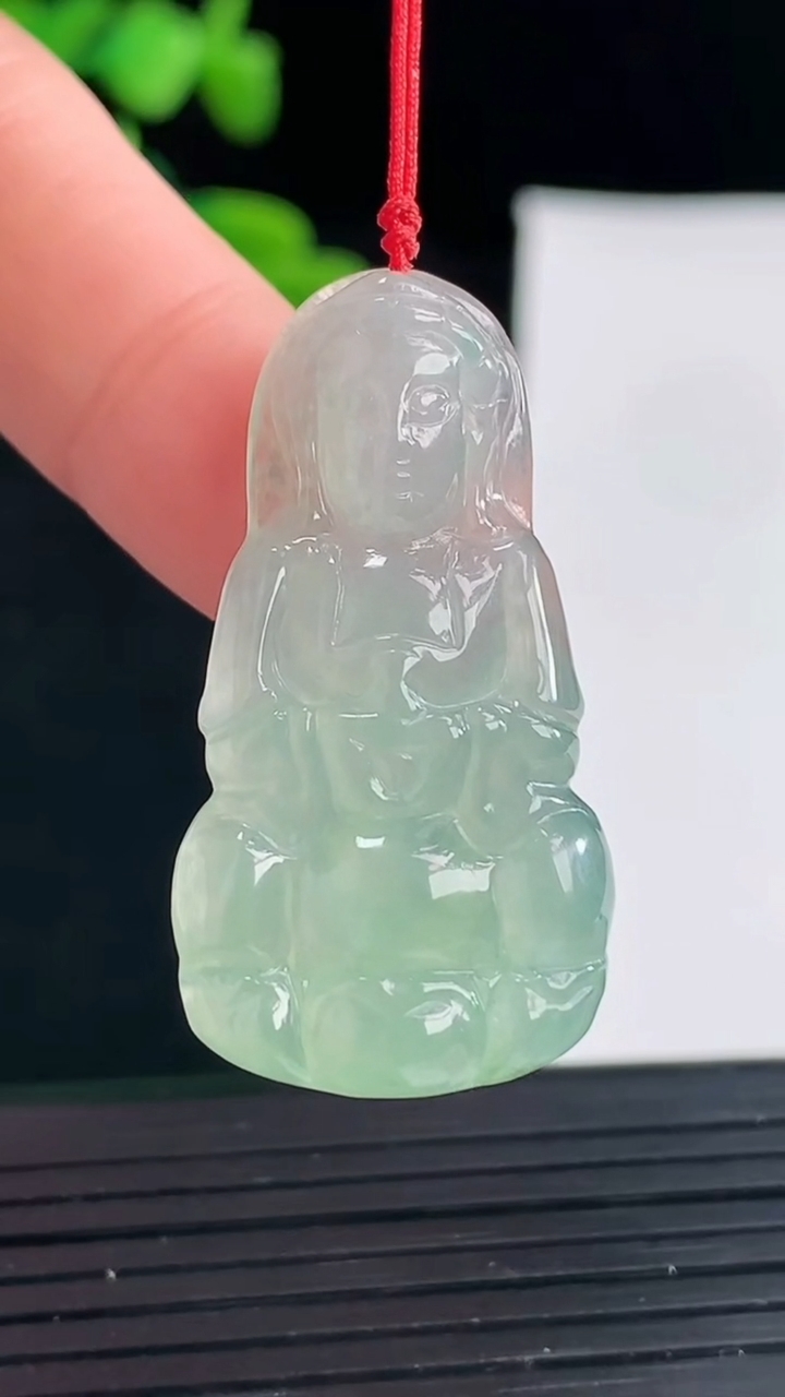 天然A货翡翠观音菩萨吊坠尺寸34.6-18-4.6重量:5.38g
4月30日