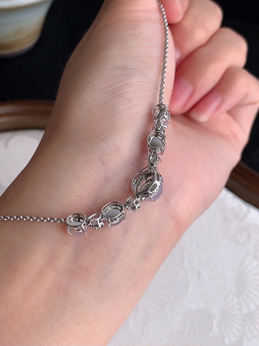 天然A货翡翠18K金伴钻镶嵌紫罗兰蛋面手链 
尺寸7-6.3-7.3mm 重量4.75g 0429