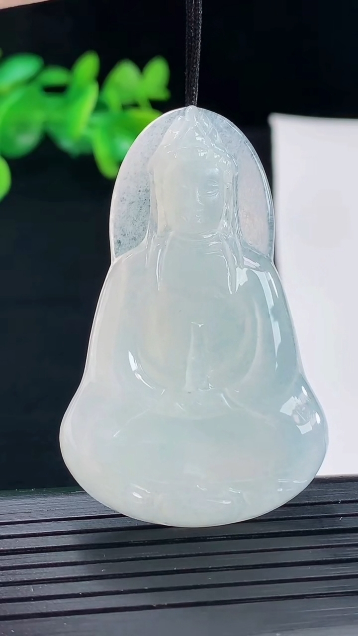 天然A货翡翠素衣观音菩萨吊坠尺寸53.7-34-5.5重量:17.33g
4月30日