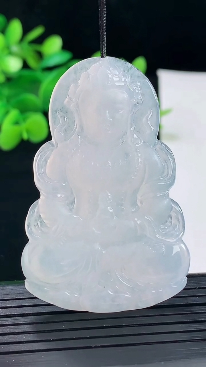 天然A货翡翠度母观音菩萨吊坠尺寸55.3-36.3-5.2重量:18.07g
4月30日