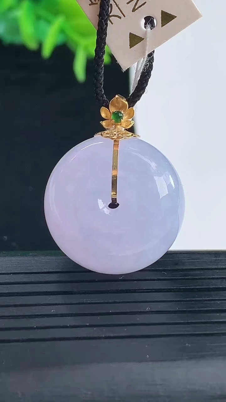 天然A货翡翠18K金紫罗兰路路通吊坠尺寸28.1-21.7-12.6重量:13.21g
4月30日