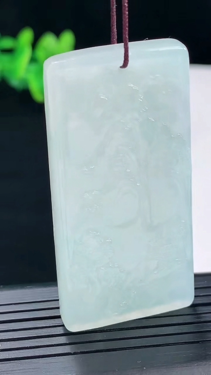 天然A货翡翠山水牌吊坠尺寸56.5-27.1-5.3重量:25.23g
4月30日