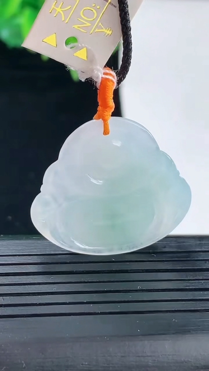 天然A货翡翠飘花佛公吊坠尺寸25-28.2-5.6重量:5.98g
4月30日