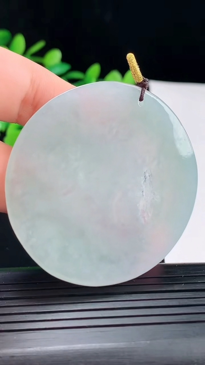 天然A货翡翠大势至菩萨吊坠尺寸51.7-48-5.3重量:27.06g
4月30日