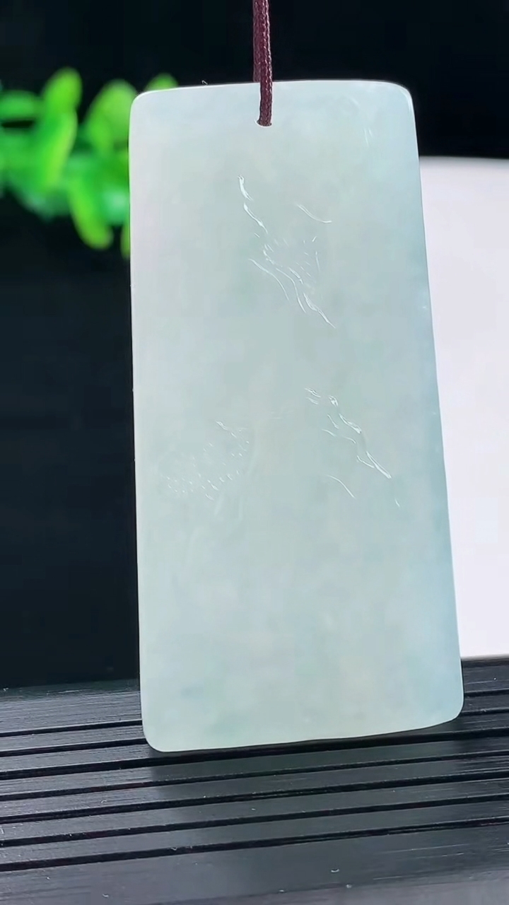 天然A货翡翠山水牌吊坠尺寸56.5-27.1-5.3重量:25.23g
4月30日