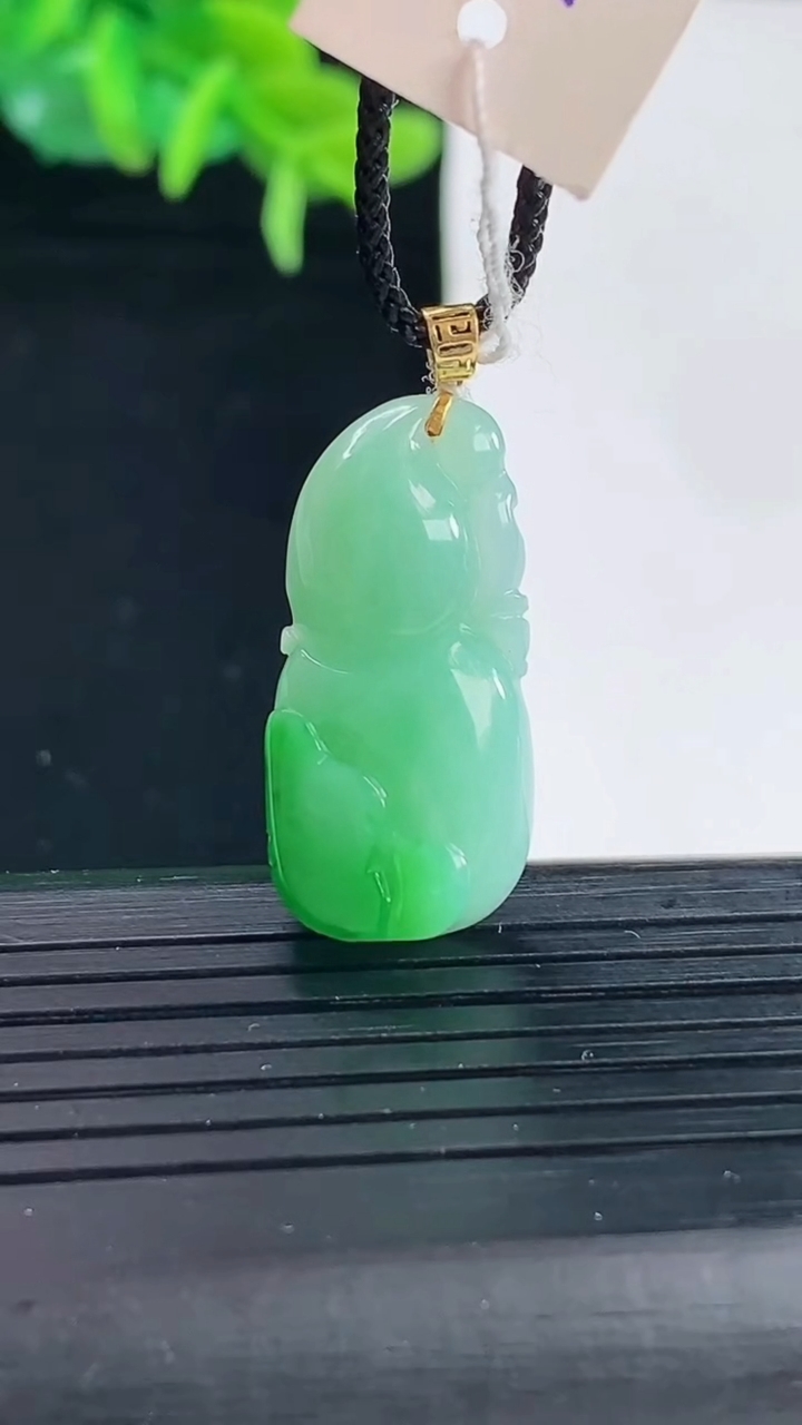 天然A货翡翠葫芦吊坠尺寸25.1-12.2-6.6重量:4.04g
4月30日