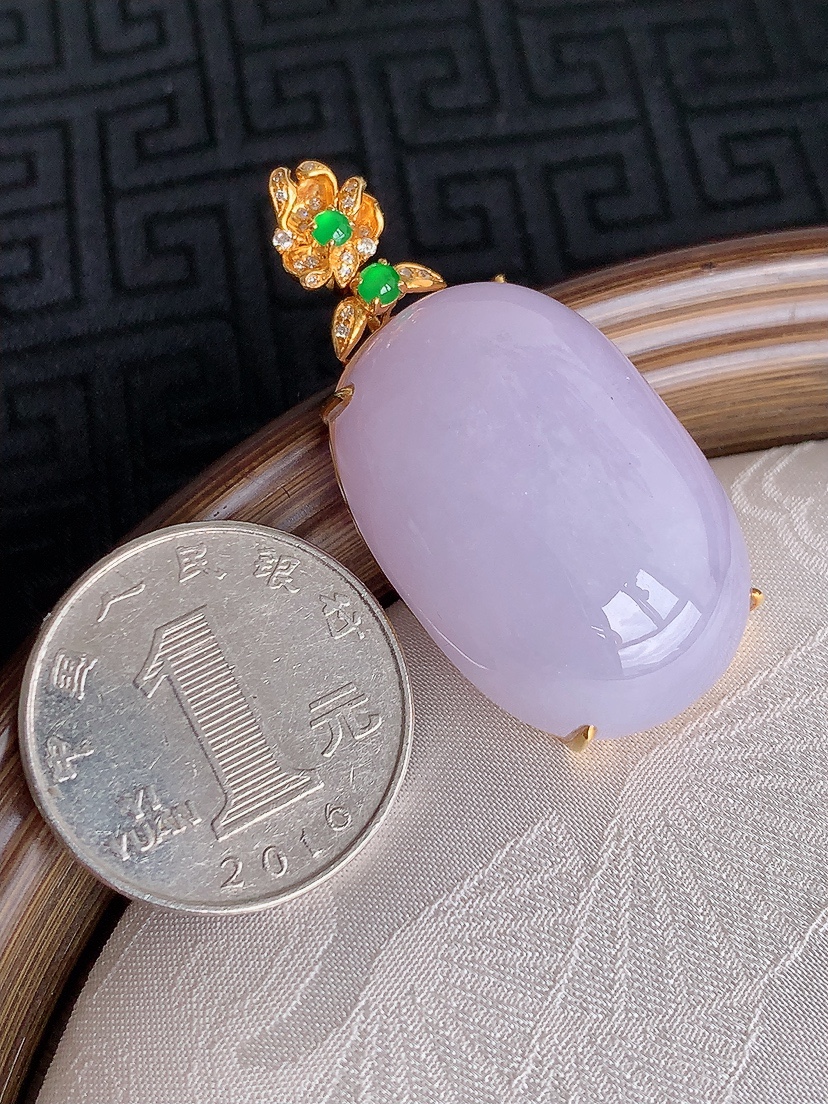 天然A货翡翠18K金伴钻镶嵌紫罗兰蛋面吊坠  
尺寸43-31-21-12.3mm 重量20.10g
