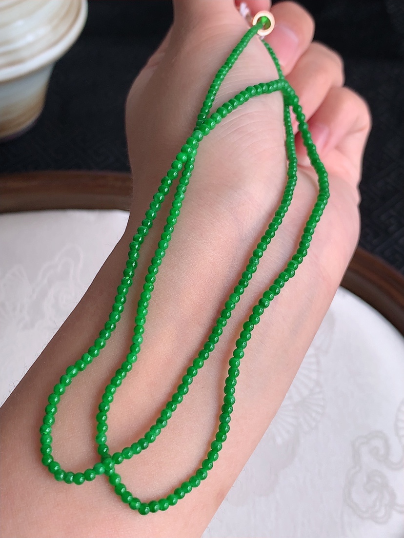 天然A货翡翠满绿圆珠小米珠项链毛衣链 
尺寸1.8mm 重量7.58g 0429