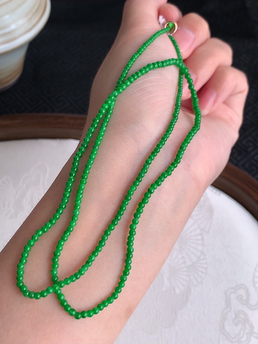 天然A货翡翠满绿圆珠小米珠项链毛衣链 
尺寸1.8mm 重量7.58g 0429
