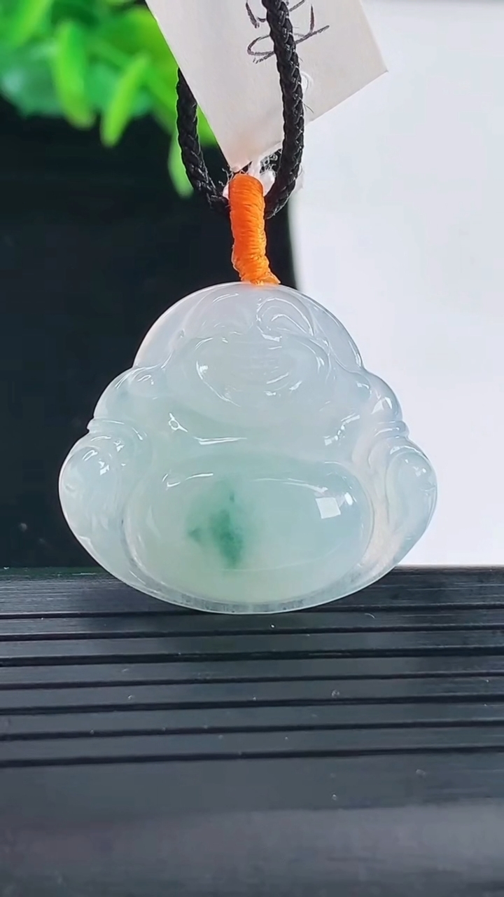 天然A货翡翠飘花佛公吊坠尺寸25-28.2-5.6重量:5.98g
4月30日