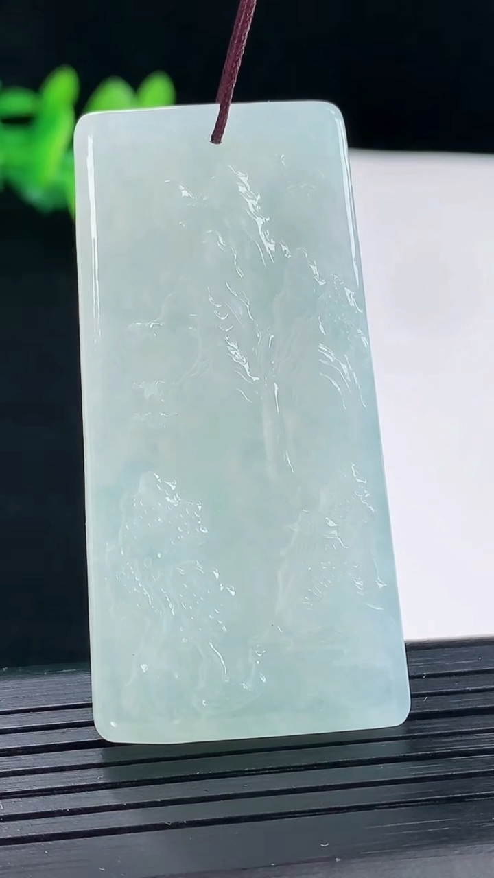 天然A货翡翠山水牌吊坠尺寸56.5-27.1-5.3重量:25.23g
4月30日