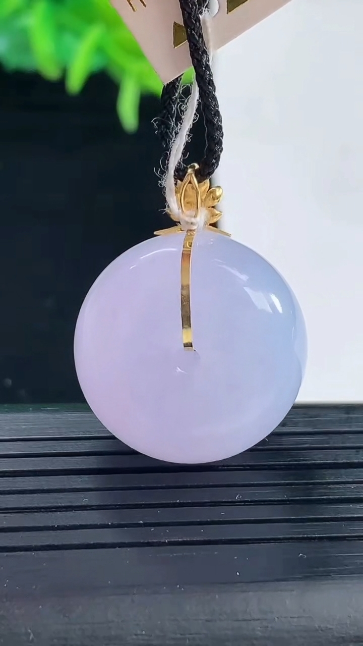 天然A货翡翠18K金紫罗兰路路通吊坠尺寸28.1-21.7-12.6重量:13.21g
4月30日