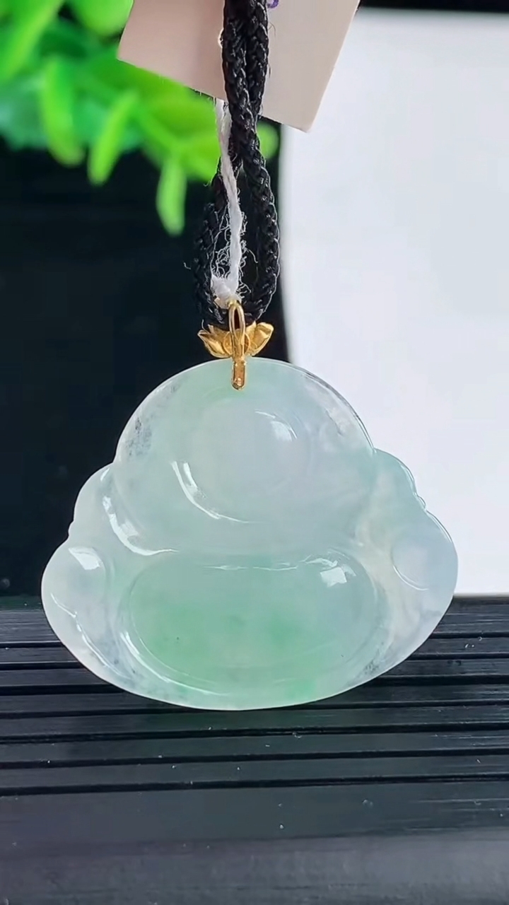 天然A货翡翠佛公吊坠尺寸29.2-30-5.4重量:6.22g
4月30日