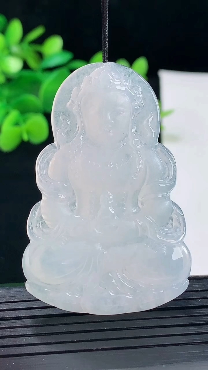 天然A货翡翠度母观音菩萨吊坠尺寸55.3-36.3-5.2重量:18.07g
4月30日