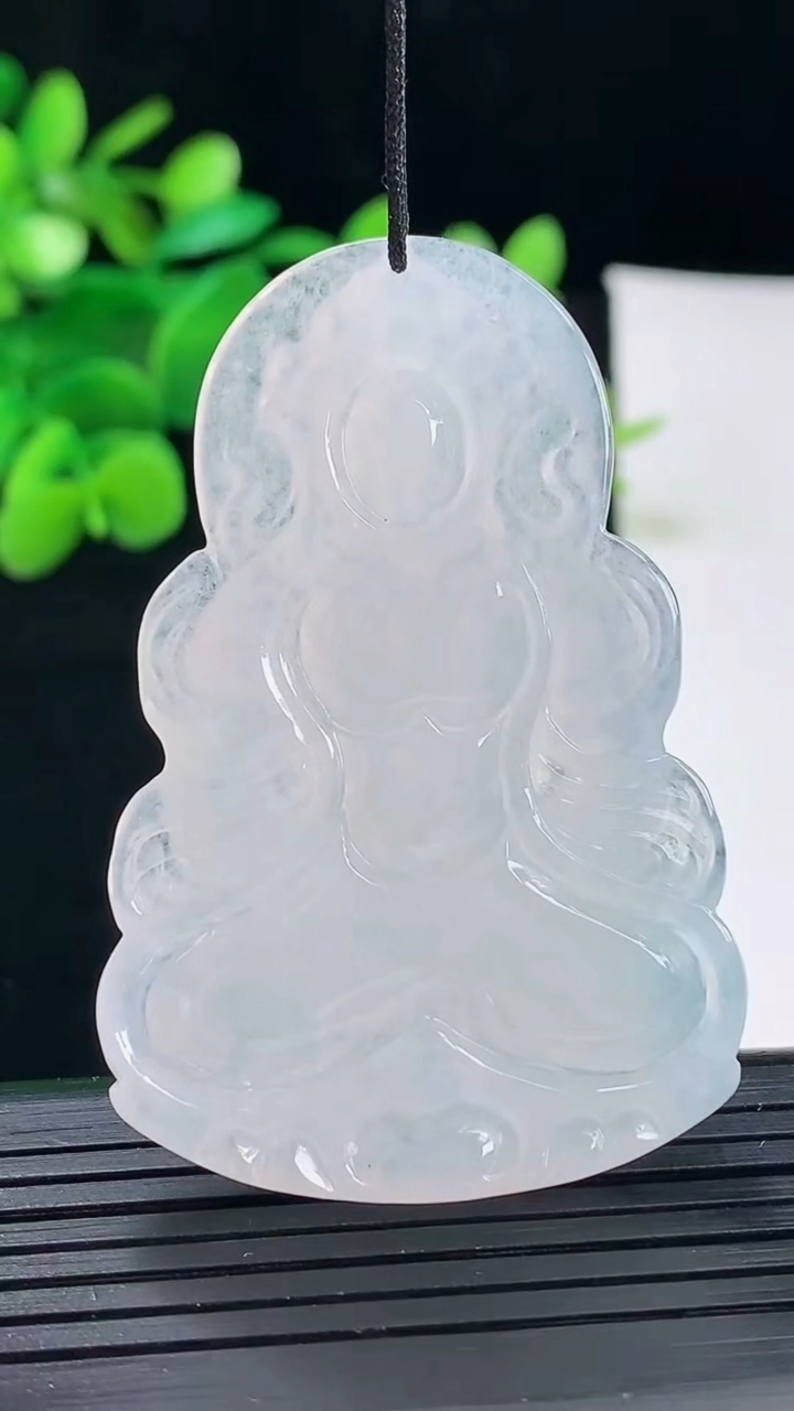天然A货翡翠度母观音菩萨吊坠尺寸55.3-36.3-5.2重量:18.07g
4月30日