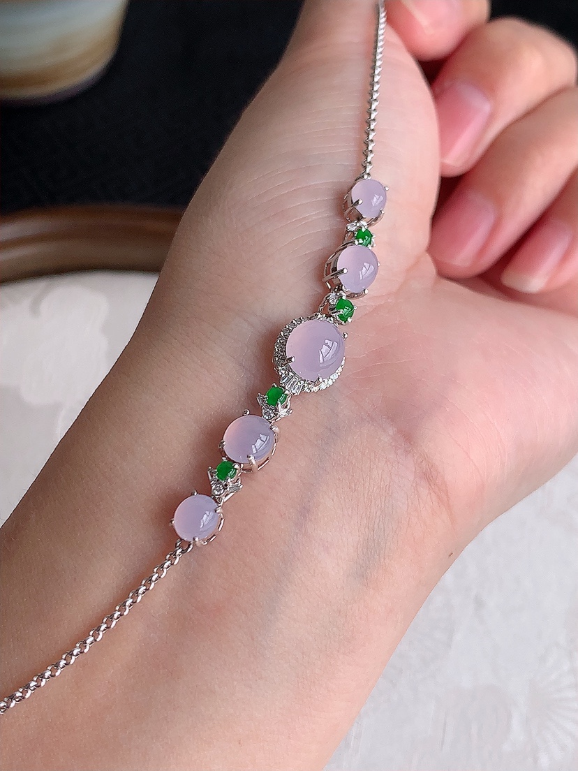 天然A货翡翠18K金伴钻镶嵌紫罗兰蛋面手链 
尺寸7-6.3-7.3mm 重量4.75g 0429