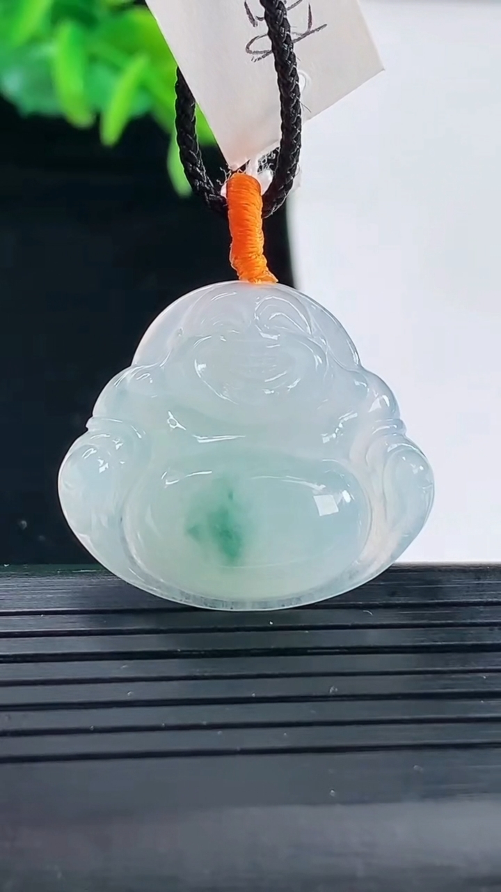 天然A货翡翠飘花佛公吊坠尺寸25-28.2-5.6重量:5.98g
4月30日