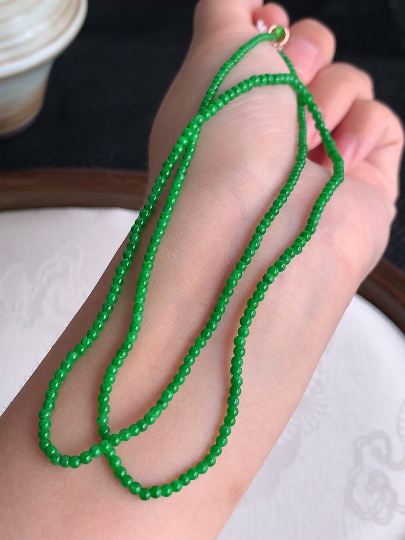 天然A货翡翠满绿圆珠小米珠项链毛衣链 
尺寸1.8mm 重量7.58g 0429