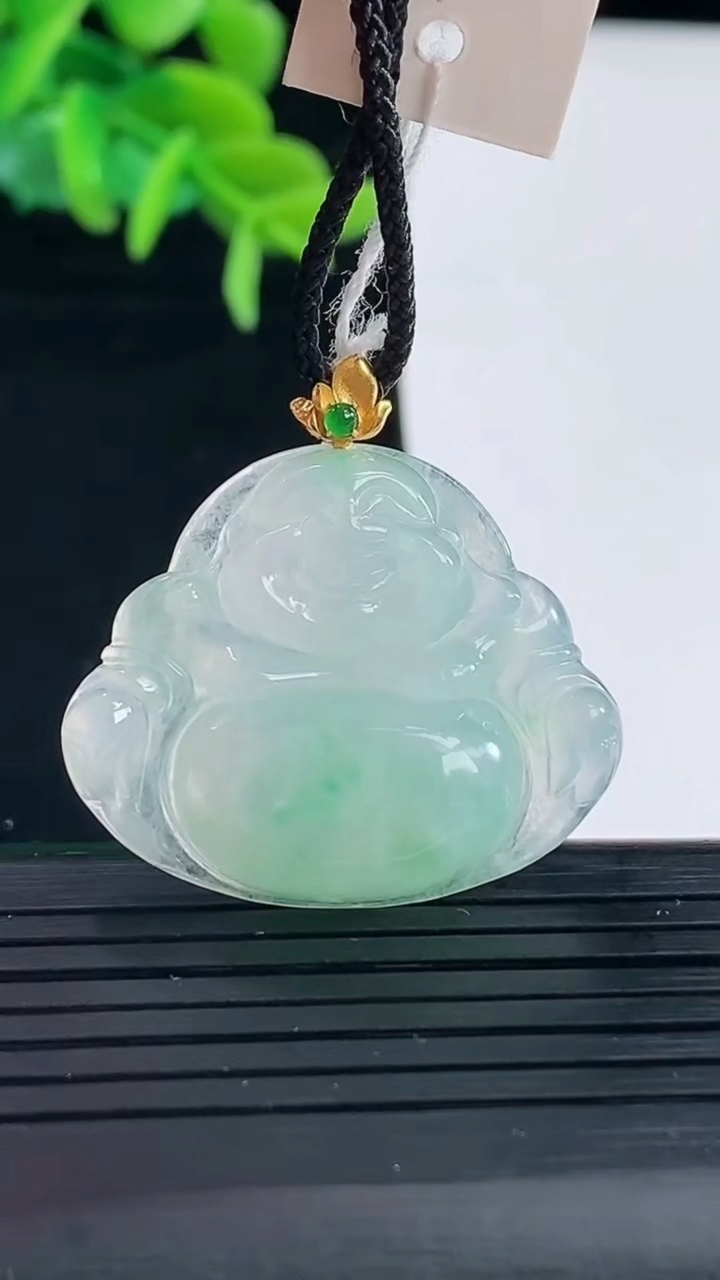 天然A货翡翠佛公吊坠尺寸29.2-30-5.4重量:6.22g
4月30日