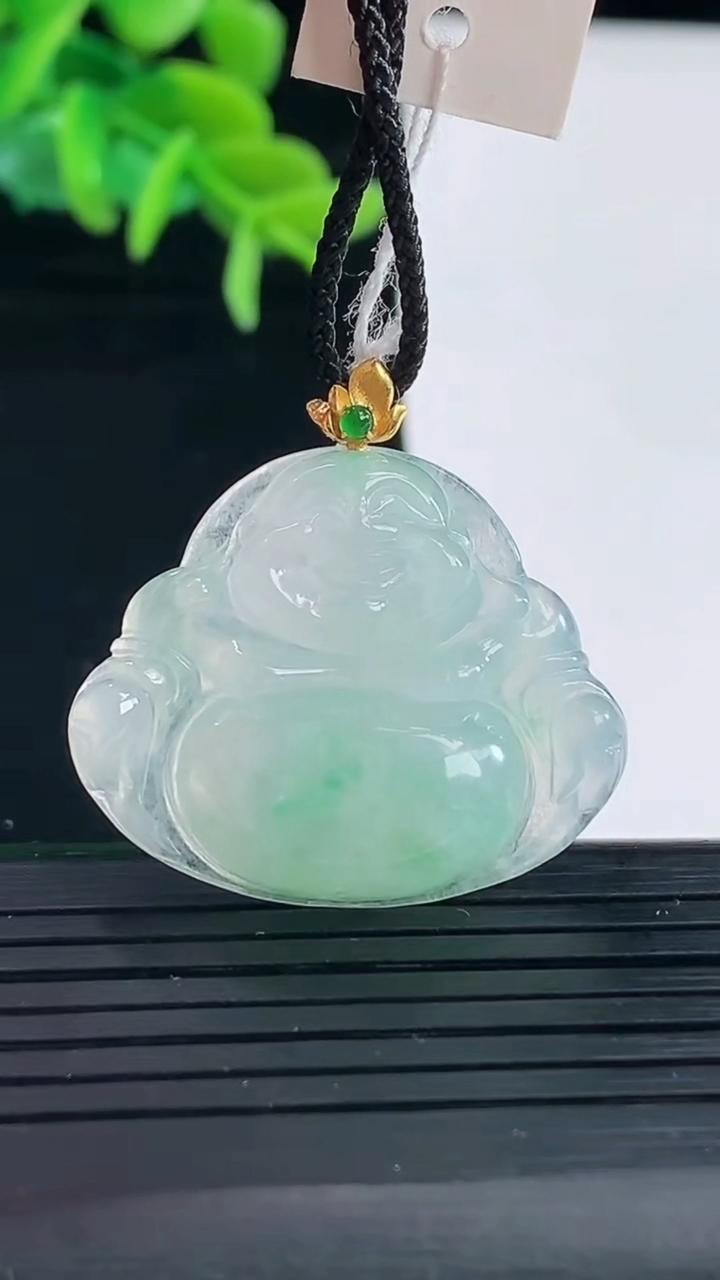 天然A货翡翠佛公吊坠尺寸29.2-30-5.4重量:6.22g
4月30日