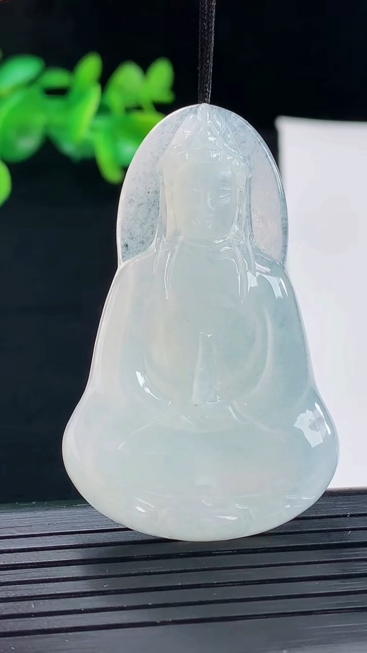 天然A货翡翠素衣观音菩萨吊坠尺寸53.7-34-5.5重量:17.33g
4月30日