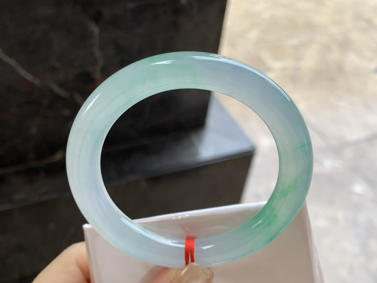 54.5-10

冰种带色圆条手镯^_^
有种有色～上手漂亮