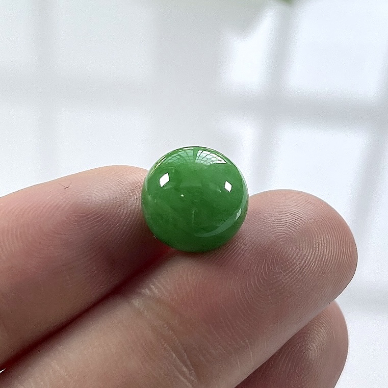 收藏级别，缅甸天然翡翠A货，卡12冰润满绿阳绿圆珠单珠一颗，尺寸：12mm/1颗，重量：3.09g
