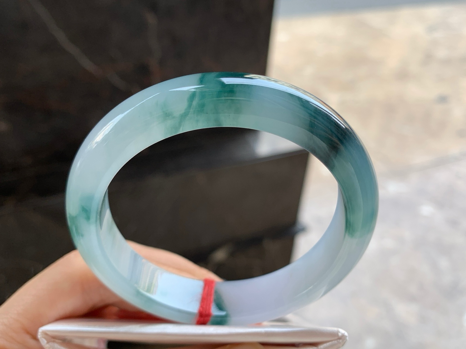 56.5-12.8-8.5

蓝花手镯^_^飘花浓郁