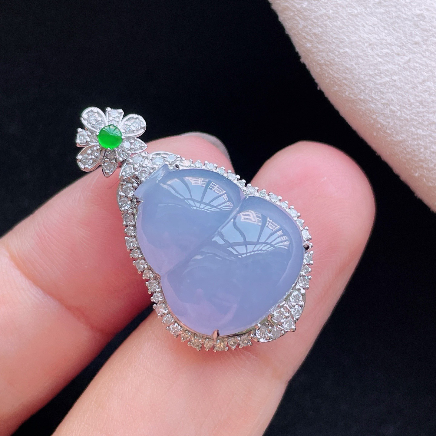 18K 紫罗兰·葫芦

整30-17.5-11.5
裸17.3-14.7-6.2