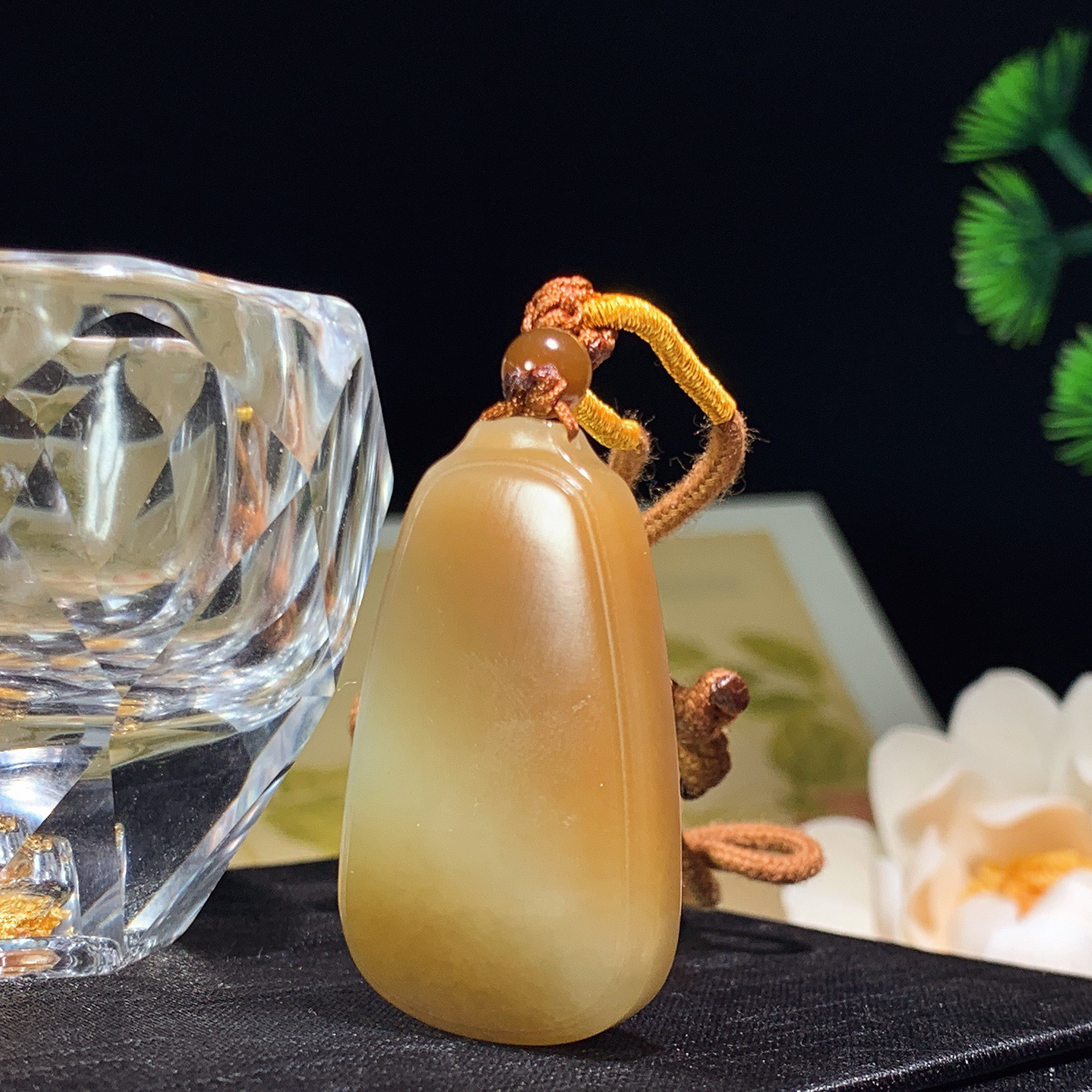 新疆和田玉且末糖平安无事牌挂件 尺寸39/23/9重18克，玉质细腻油润 底色纯净 脂粉好，品质好！lt260330